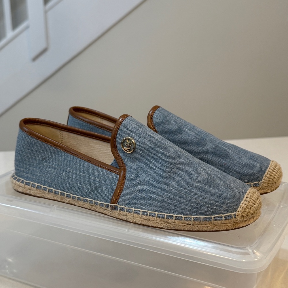 MICHAEL Michael Kors Denim Espadrille closed-toe flats size 8